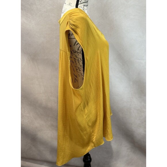Women’s Vince Camuto Sleeveless V-Neck Rumpled Gold Satin Blouse Size 3X - Picture 4 of 5